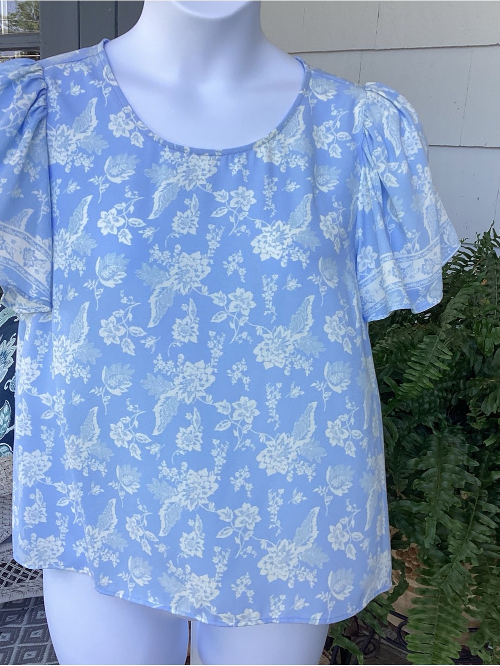 LC Lauren Conrad Light Blue Floral Flutter-Sleeve Blouse ÑWT PL